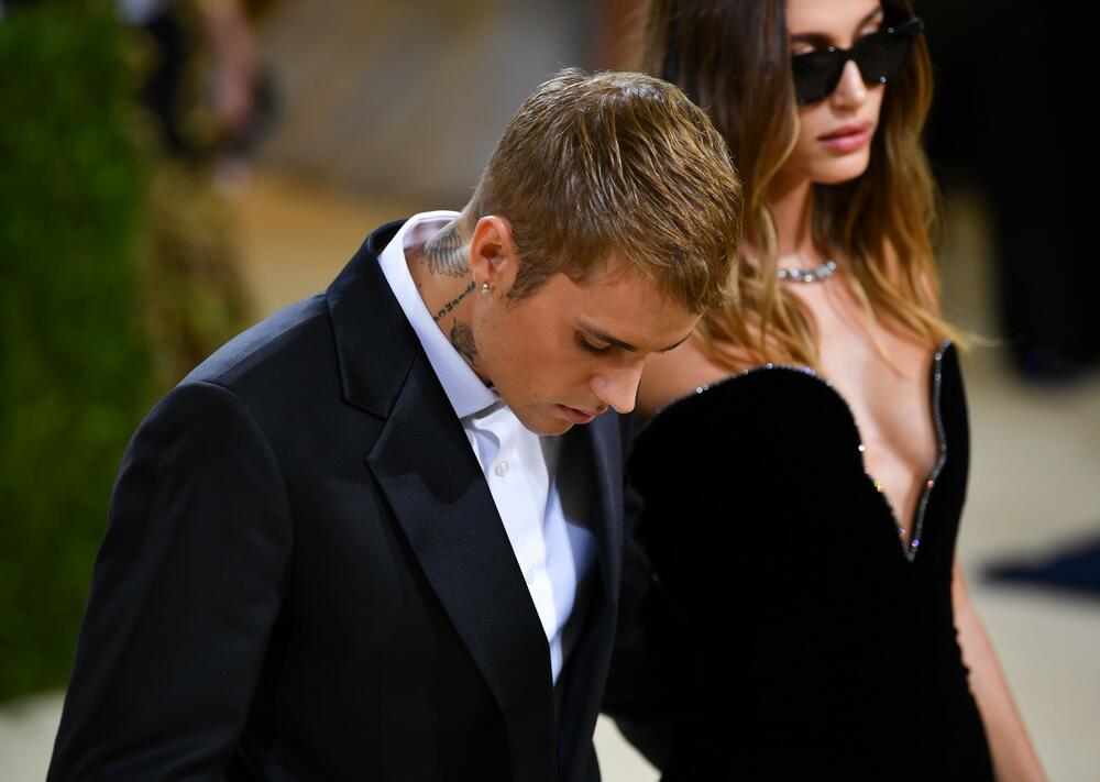 Hejli Baldvin, Džastin Biber