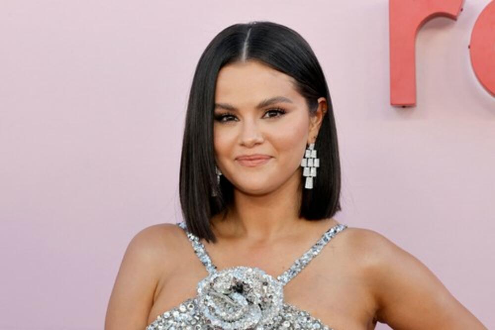 <p>Selena Gomez prošla je kroz pakao zbog veze sa kolegom, i dan danas se nije sasvim oporavila</p>