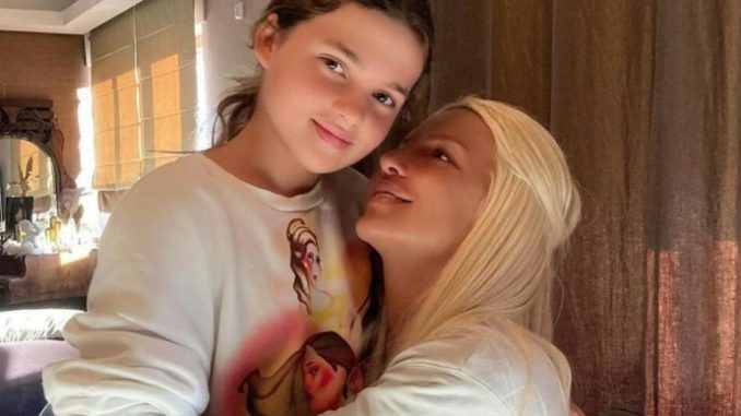 653689d2-5748-409f-a652-e4c40a0a0a69-1375419-jelena-karleusa-nika-tosic-ls-690x480-1