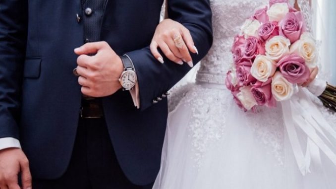 5f424b6b-5d68-4694-b981-2b060a0a0a64-wedding-couple-1100x733-690x480-1