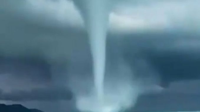 morska-pijavica-na-crnogorskoj-obali-jadrana-vodeni-tornado-zaprijetio-ovom-gradu