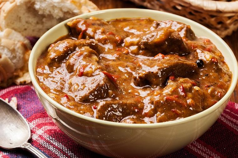167665_shutterstock-302362730_ls VANVREMENSKI GULAŠ PO RECEPTU ANE BEKUTE: Zbog 1 sastojka meso bude mekano kao duša, a saft preukusan