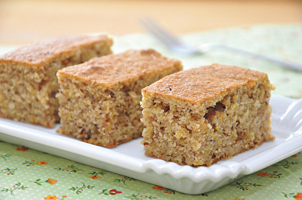 352592_stockphotohomemadecarrothazelnutcake133678217_ff kolač sa orasima