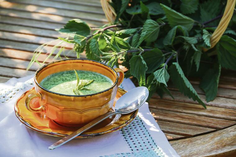 352602_stockphotosoupofyoungnettlehealthyfood2004831647_ls MANASTIRSKA ČORBA OD KOPRIVE: Idealna za dane posta, izuzetno je zdrava, a pravi se očas posla
