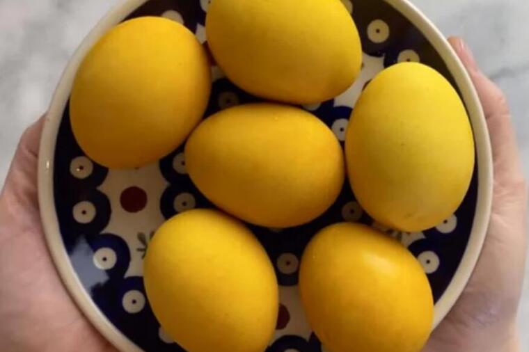 352802_snimak-ekrana-1056_ls POMEŠAJTE OVAJ ZAČIN SA VODOM I DOBIĆETE INTENZIVNO ŽUTA JAJA: Ne treba da ih izbeljujete, već da upotrebite ovaj TRIK