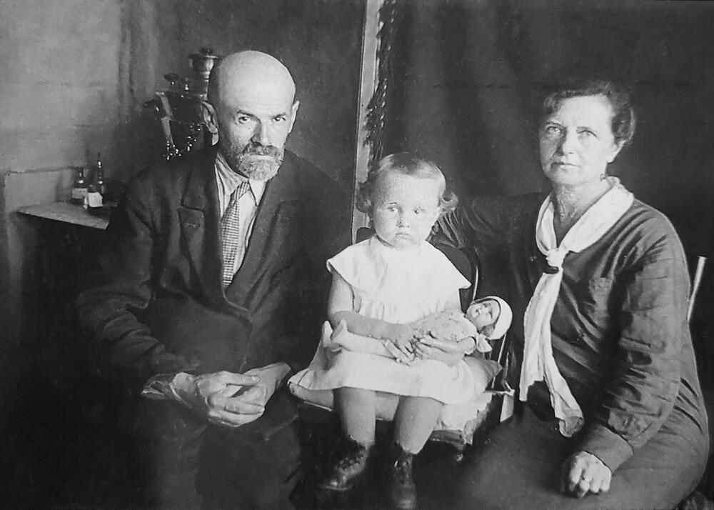 352829_milos-druga-supruga-i-usvojena-cerka-u-sssr-foto-dragisa-maric_ff Miloš, druga supruga i usvojena ćerka u SSSR