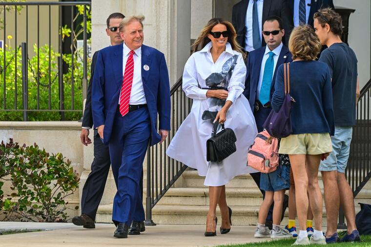352834_profimedia0858110049_ls OVAKO IZGLEDA KADA MELANIJA TRAMP NA SEBE OBUČE 7500 EVRA: Modna kombinacija od koje ZASTAJE DAH