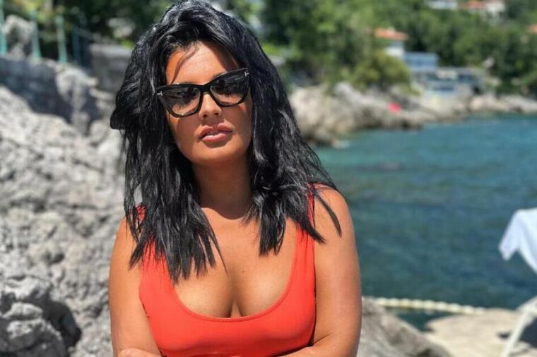 353000_snimak-ekrana-1083_ls NEĆETE VEROVATI ŠTA JE MILENA POPOVIĆ ZAVRŠILA OD ŠKOLE: Mnogi su bili u zabludi jer njeno obrazovanje obara s nogu