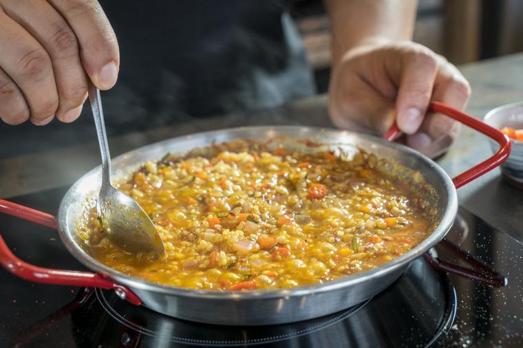172783_profimedia0391367819_ls 5 VRSTA NAMIRNICA KOJE MOŽETE JESI UVEK I U SVAKOJ PRILICI A DA NE RAZMIŠLJATE O VIŠKU KILOGRAMIMA: Čak i pred spavanje