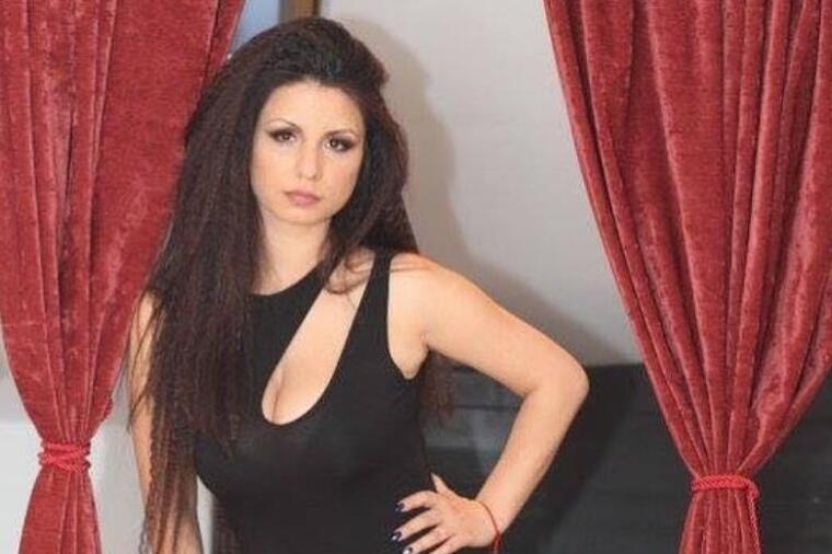 353232_20240327-08-40-24harijeta-simic-harina-official-instagram-photos-and-videos_ls DOK SE NAŠA PEVAČICA BORI SA RAKOM, MUŽ JOJ TRAŽI RAZVOD: "Kad su mi odstranile dojke, on mi saopštava da ima drugu"