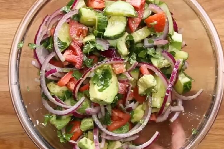 353358_fit-salata_ls 7 RECEPATA ZA NAJBOLJIH 7 OBROK SALATA: Možete da ih nosite na posao, spremaju se lako, a ništa zdravije od ovog nema