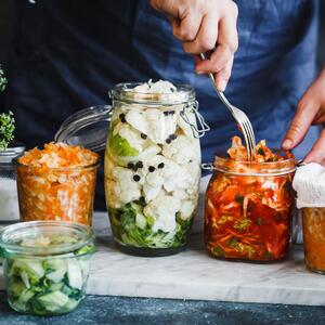RECEPT za RASTVOR za zimnicu s kojim nema greške: Ukiselite šargarepu, karfiol, kelerabu BEZ KONZERVANSA i KUVANJA