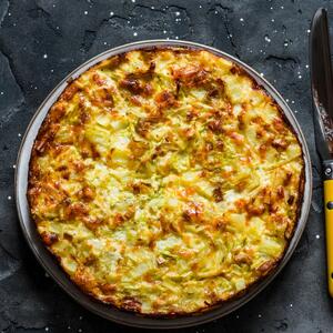 Bez kora i mešenja testa: Sočna LETNJA PITA S TIKVICAMA kojoj začini daju nestvaran ukus (RECEPT)
