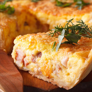 Jede se za svaki obrok, a satima vas drži sitima: Francuski KIŠ LOREN, izdašno jelo koje svima uspeva (RECEPT)