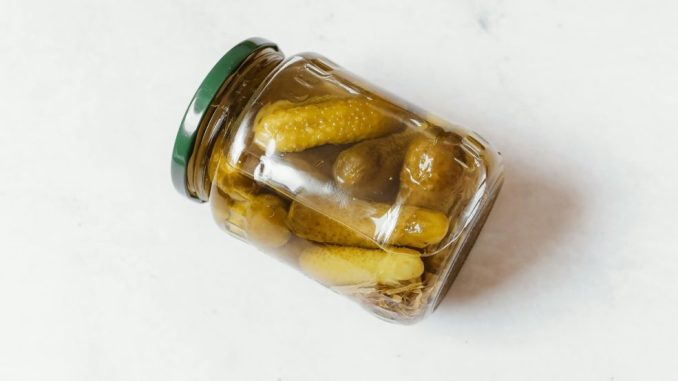 kiseli-krastavci-bez-sirceta-i-secera-neuporedivo-bolji-od-kupovnih-ovih-5-trikova-morate-znati