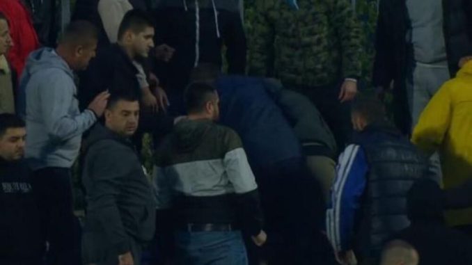 dajte-nosila-brzo-uzasna-scena-u-novom-pazaru-navijacu-pozlilo-na-tribini-hitna-pomoc-ga-odvezla