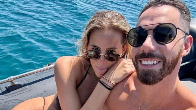 Objave sa jahte zapalile Instagram! Cveta ljubav Srpkinje i Argentinca, Vildosa u drugom planu zbog atraktivne odbojkašice /FOTO/